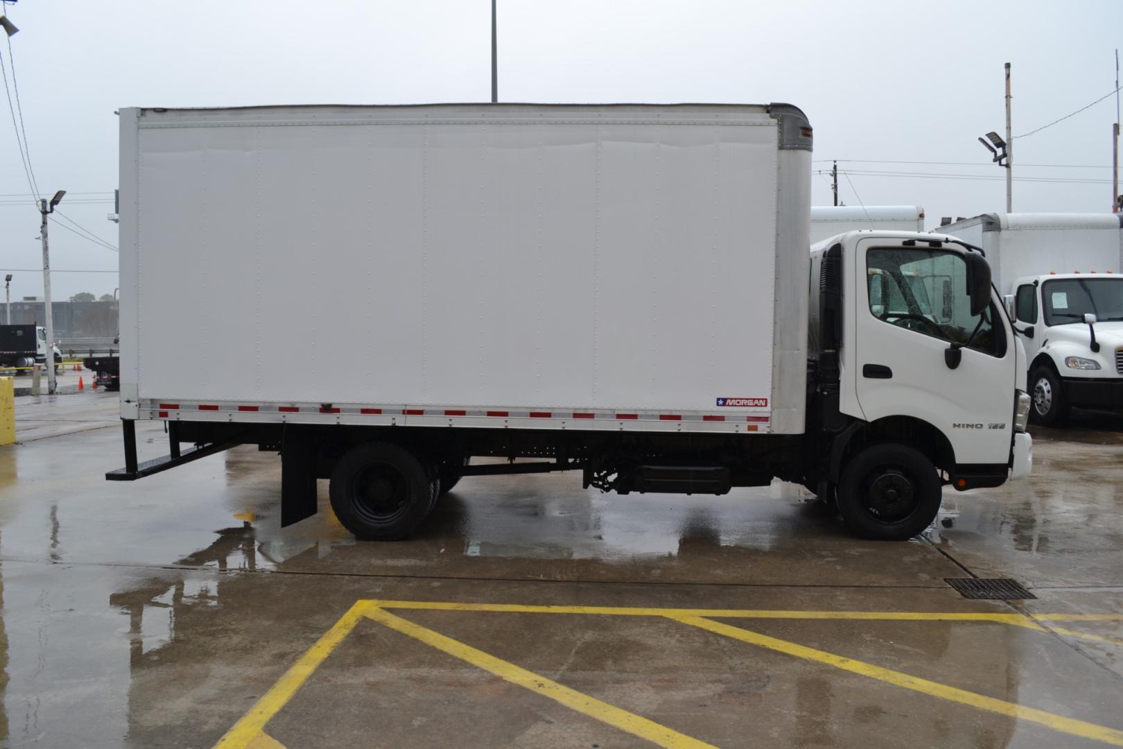 2019 WHITE HINO 155 with an JO5E-TP 5.1L 210HP TURBO CHARGED DIESEL engine, AISIN A465 6SPD AUTOMATIC transmission, located at 9172 North Fwy, Houston, TX, 77037, (713) 910-6868, 29.887470, -95.411903 - MORGAN 16FT BOX, 14,500LB GVWR, HEIGHT 85" X WIDTH 96", 10'3FT CLEARANCE, POWER WINDOWS, LOCKS, & MIRRORS, EXHAUST BRAKE, 29 GALLON FUEL TANK, HEATED MIRRORS - Photo#3